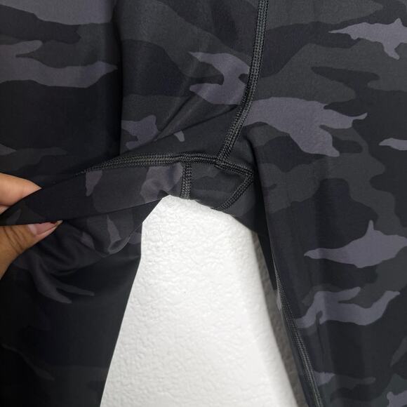 Athleta Womens Leggings Size L Black Ultimate Camo 7/8 Tight Camouflage - Picture 9 of 14
